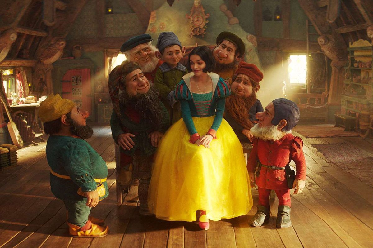 New Image and Release Date for "Snow White" LiveAction Adaptation