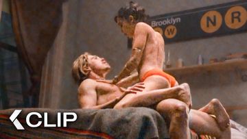 Image of Austin Butler & Zoë Kravitz HOT Kissing Scene - CAUGHT STEALING Clip (2025)