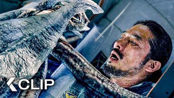 Image of "He Has to Kill Us in Order to Survive" Calvin Starts Hunting the Crew - LIFE Clip | Jake Gyllenhaal
