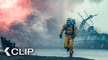 Image of Running From The Lightning Storm Scene - GREENLAND 2: MIGRATION