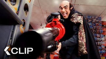 Image of Gargamel chasse les Schtroumpfs dans un magasin de jouets - LES SCHTROUMPFS Clip (2011)