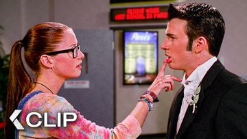 Image of The Cheesy Race Through the Airport to Find Love - NOT ANOTHER TEEN MOVIE Clip | Chris Evans