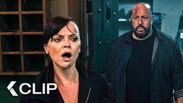 Bild zu Christina Ricci gegen die GANZE Bar! - Clip
