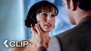 Image of "She's very tall" Tension at Anna's Photo Exhibition - CLOSER Clip | Natalie Portman, Julia Roberts