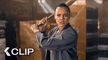 Bild zu Neagley Makes the Bar Owner Give Up Two Killers - NEAGLEY Clip | Jack Reacher Spin-Off
