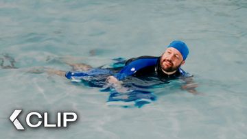 Image of El Embarazoso Momento de Kevin James en la Piscina Infantil - SON COMO NIÑOS Clip
