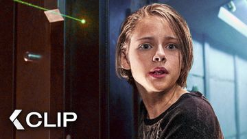 Image of Meg RISKS Everything To Retrieve Her Phone - PANIC ROOM Clip