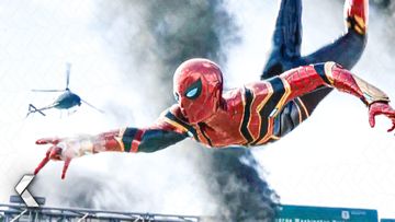 Image of Spider-Man vs Doctor Octopus Bridge Fight Scene - SPIDER-MAN: No Way Home (2021)