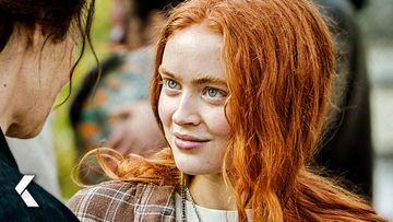 Bild zu BERLIN NOBODY Clips & Trailer German Deutsch (2024) Sadie Sink, Eric Bana