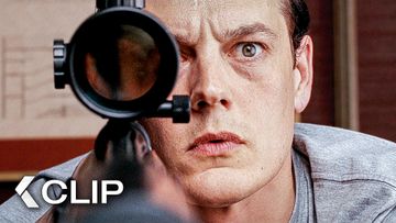 Image of Snipers Open Fire in a Public Assassination Attempt  - THE INTERNATIONAL Clip | Clive Owen