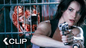 Image of Zombified Dogs Break Loose And Hunt Jill - RESIDENT EVIL: Apocalypse Clip (2004)
