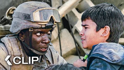 Image of US Army Leaves No One Behind as Aliens Attack the Civilians - BATTLE: LOS ANGELES Clip