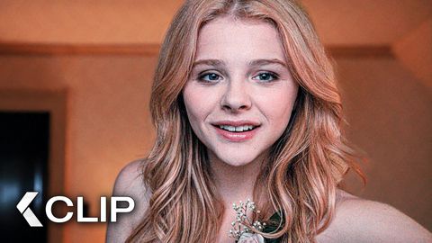 Image of This Moment Is So Calm… And So Terrifying - CARRIE Clip | Chloë Grace Moretz