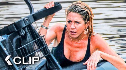 Image of They Chase the Culprit Through the Golf Club and Crash - THE BOUNTY HUNTER Clip | Jennifer Aniston