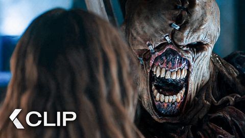 Image of Cain Forces Alice To Fight Nemesis - RESIDENT EVIL: Apocalypse Clip (2004)