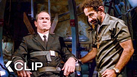 Bild zu Agente K recupera su Memoria y recuerda todo - HOMBRES DE NEGRO II Clip
