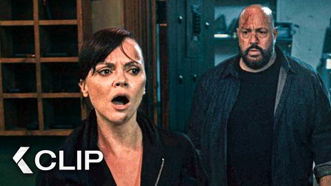 Bild zu Christina Ricci gegen die GANZE Bar! - Clip