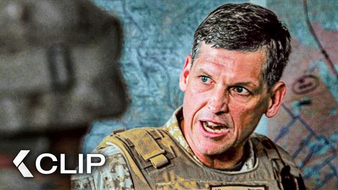 Image of US Army Soldiers Prepare for the Alien Invasion - BATTLE: LOS ANGELES Clip | Aaron Eckhart