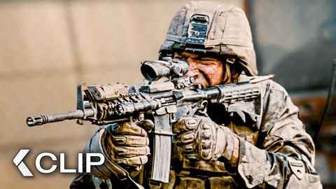 Image of US Army Soldiers Risk Their Lives to Protect Civilians - BATTLE: LOS ANGELES Clip | Aaron Eckhart