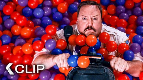 Image of Kevin James OOUTSMARTS Criminals - PAUL BLART: MALL COP