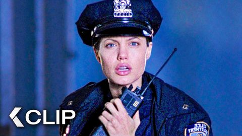 Image of Amelia Donaghy Discovers the First Victim of a Serial Killer - THE BONE COLLECTOR Clip