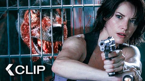 Image of Zombified Dogs Break Loose And Hunt Jill - RESIDENT EVIL: Apocalypse Clip (2004)